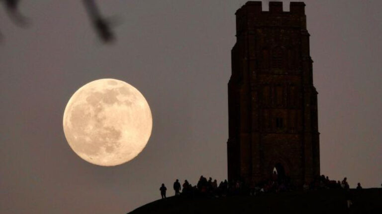 The first full moon of spring will rise across UK skies during this week The first full moon of spring will rise across UK skies during this week | Urgent Story