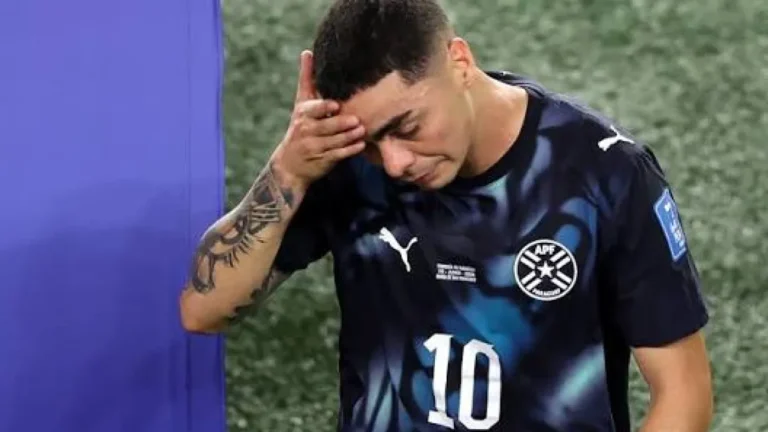 Football : Almiron becomes the first player sent off for covering his mouth according to the BBC Football : Almiron becomes the first player sent off for covering his mouth according to the BBC | Urgent Story