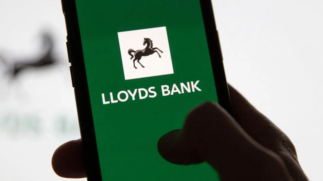 Lloyds Banking Group intends to hire 300 tech experts to work on artificial intelligence projects Lloyds Banking Group intends to hire 300 tech experts to work on artificial intelligence projects | Urgent Story