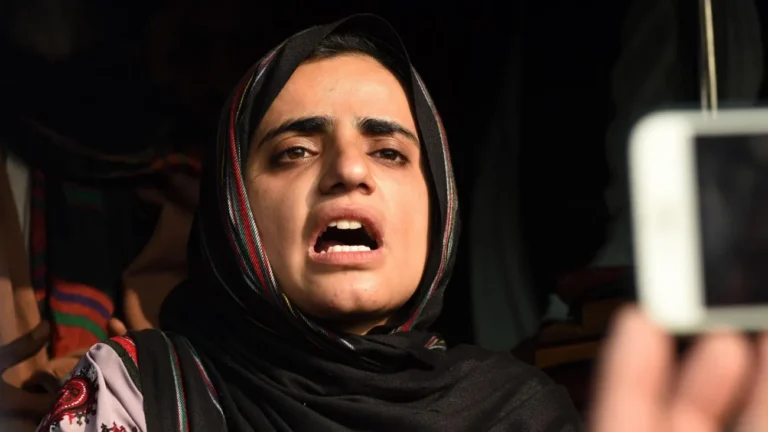 Pakistan : The woman who fought for the country's disappeared men now faces life in jail | Urgent Story