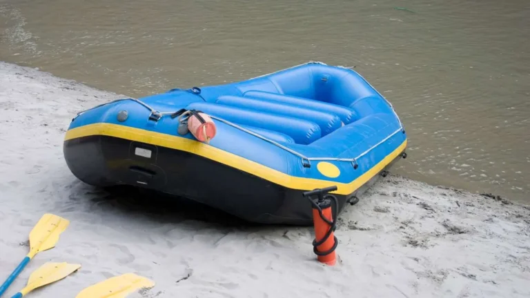 Isle of Skye: A teenager rescues two men who fell from an inflatable toy boat Isle of Skye: A teenager rescues two men who fell from an inflatable toy boat | Urgent Story